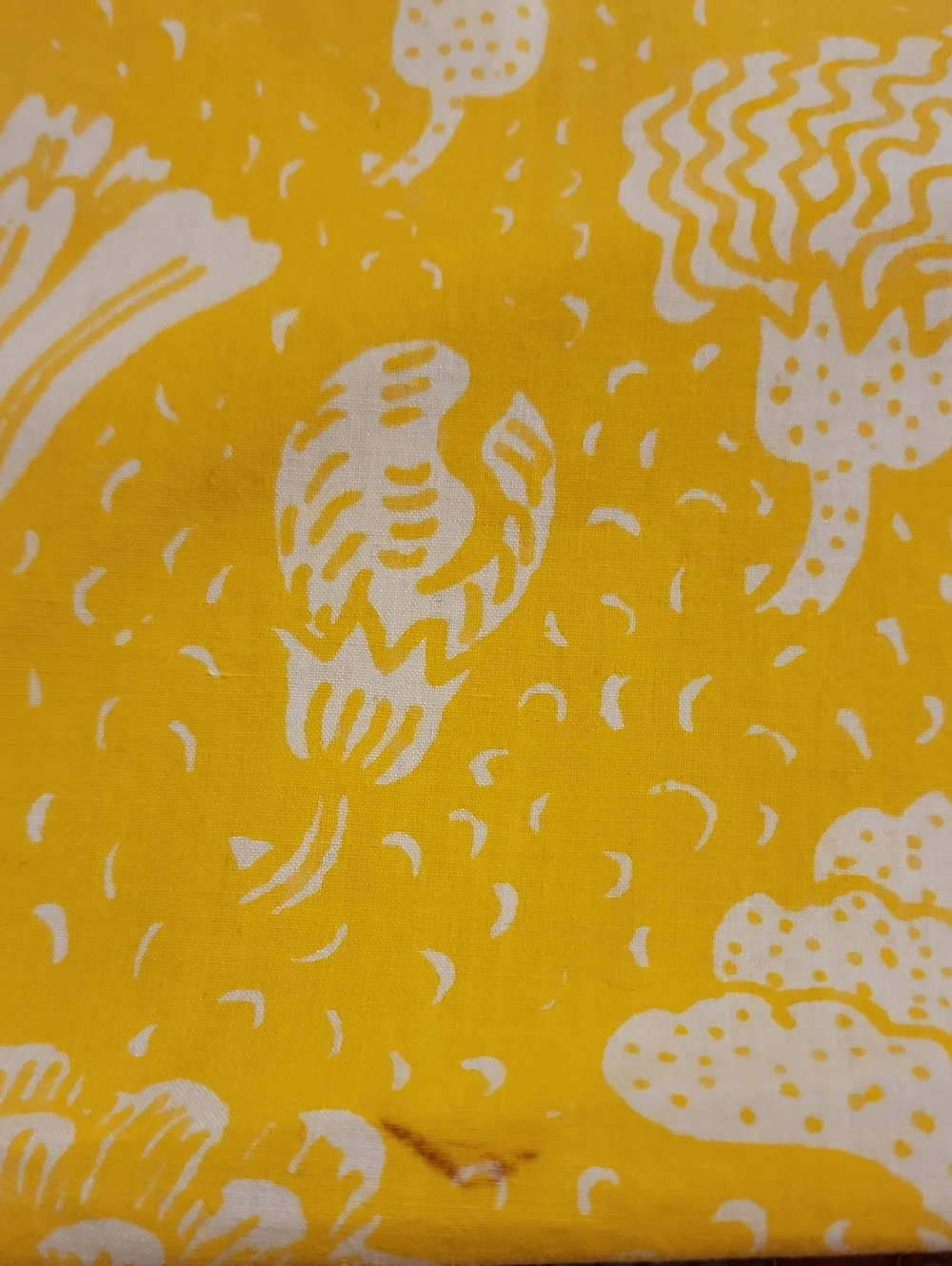 MCM Vintage Oval Yellow Dandelion-Like Floral Tablecloth 60x80